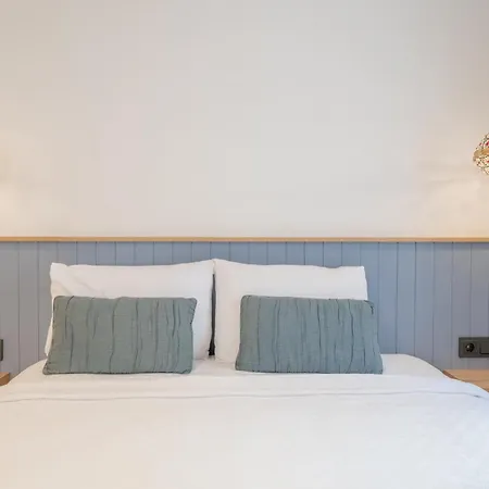 Bella Hotel *